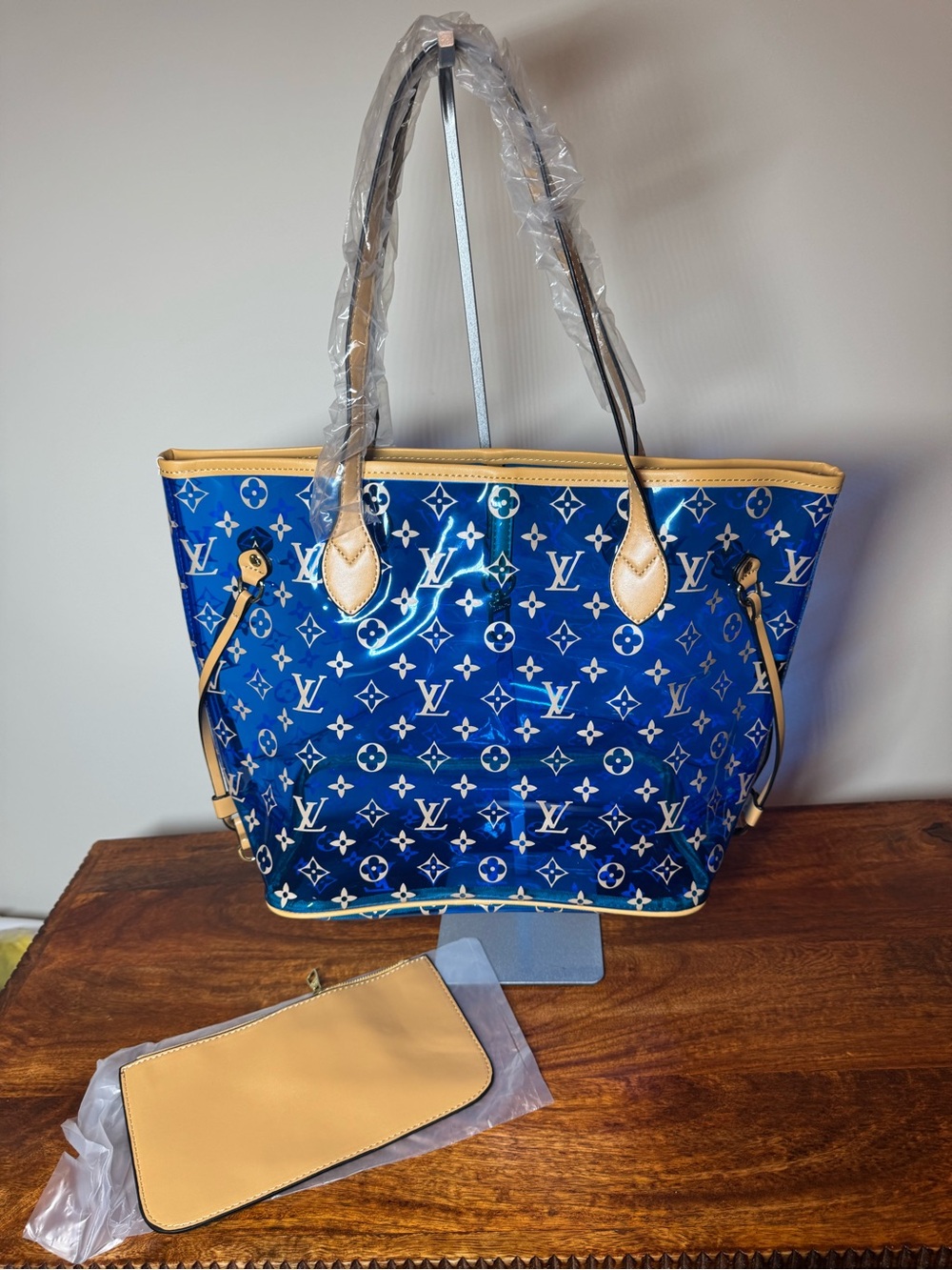 Blue Clear/Gloss Tote. No Brand. Brand new.